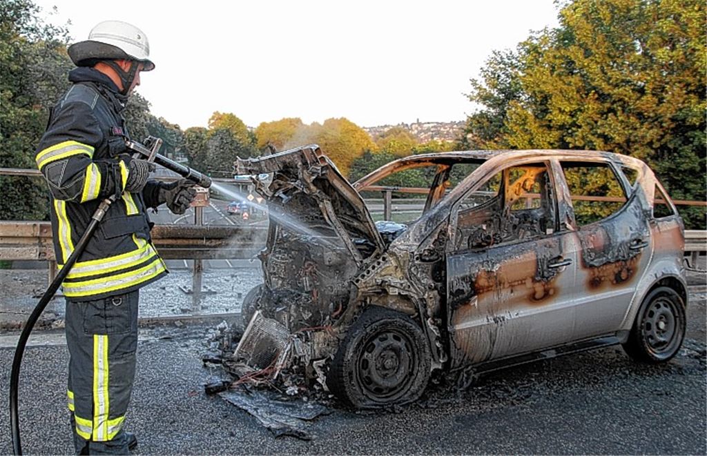 Auto geht in Flammen auf