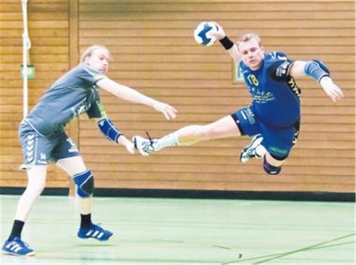 Ausgerechnet vor dem Enzkreis-Derby gegen den TV Ispringen ist Jörg Bidlingmaier (re., hier im Spiel gegen Eggenstein vor zwei Wochen) erkrankt. Seine Treffer werden Mühlacker fehlen.
Foto: Zschorsch