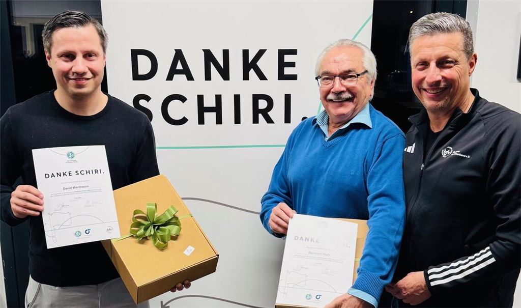 Ausgezeichnet: David Wertheim und Reinhard Kraft mit Jörg Augenstein. 