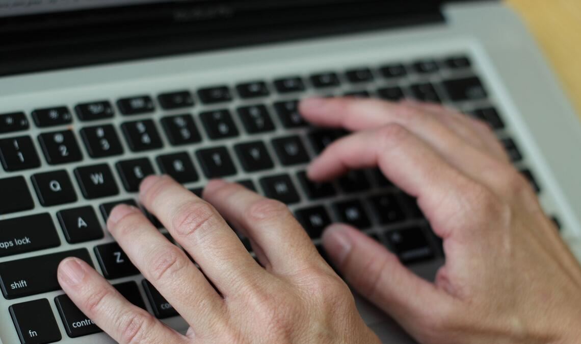 Auskünfte online einzuholen ist bequem – doch man sollte genau hinschauen, wer die Webseite betreibt.