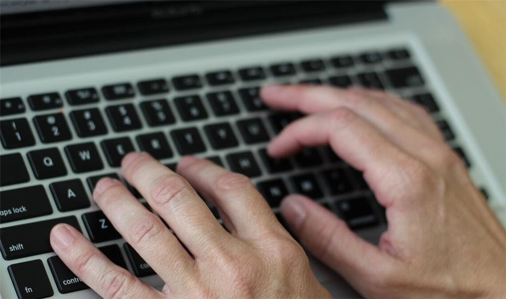 Auskünfte online einzuholen ist bequem – doch man sollte genau hinschauen, wer die Webseite betreibt.