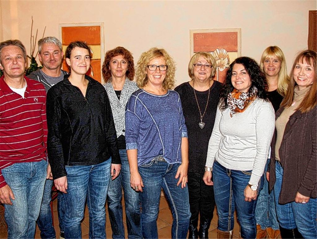 Ausschuss von Ton-Art (v. li.): Gerhard Blaich, Günter Frauenknecht, Bettina Forster, Silvia Witsch, Martina Decker, Ingrid Beier, Silvia Falk, Katrin Hees und Bärbel Amos. Foto: p