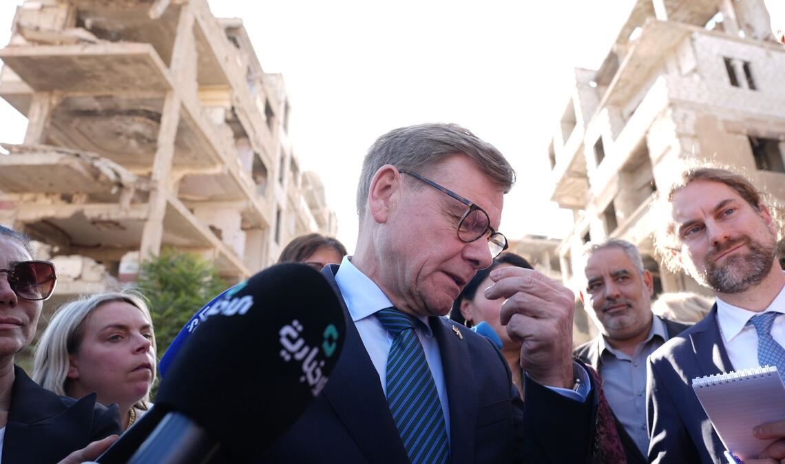 Außenminister Johann Wadephul (CDU) am Donnerstag in Harasta, einer weitgehend zerstörten Stadt Harasta, einer Vorstadt von Damaskus. Äußerungen über die Rückkehr von Syrern lösten Irritationen in den Reihen der Union aus.