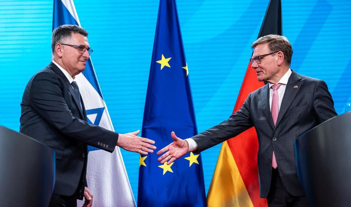 Außenminister Wadephul ruft in einer Pressekonferenz mit seinem israelischen Kollegen Saar den Iran zur Rückkehr an den Verhandlungstisch auf
