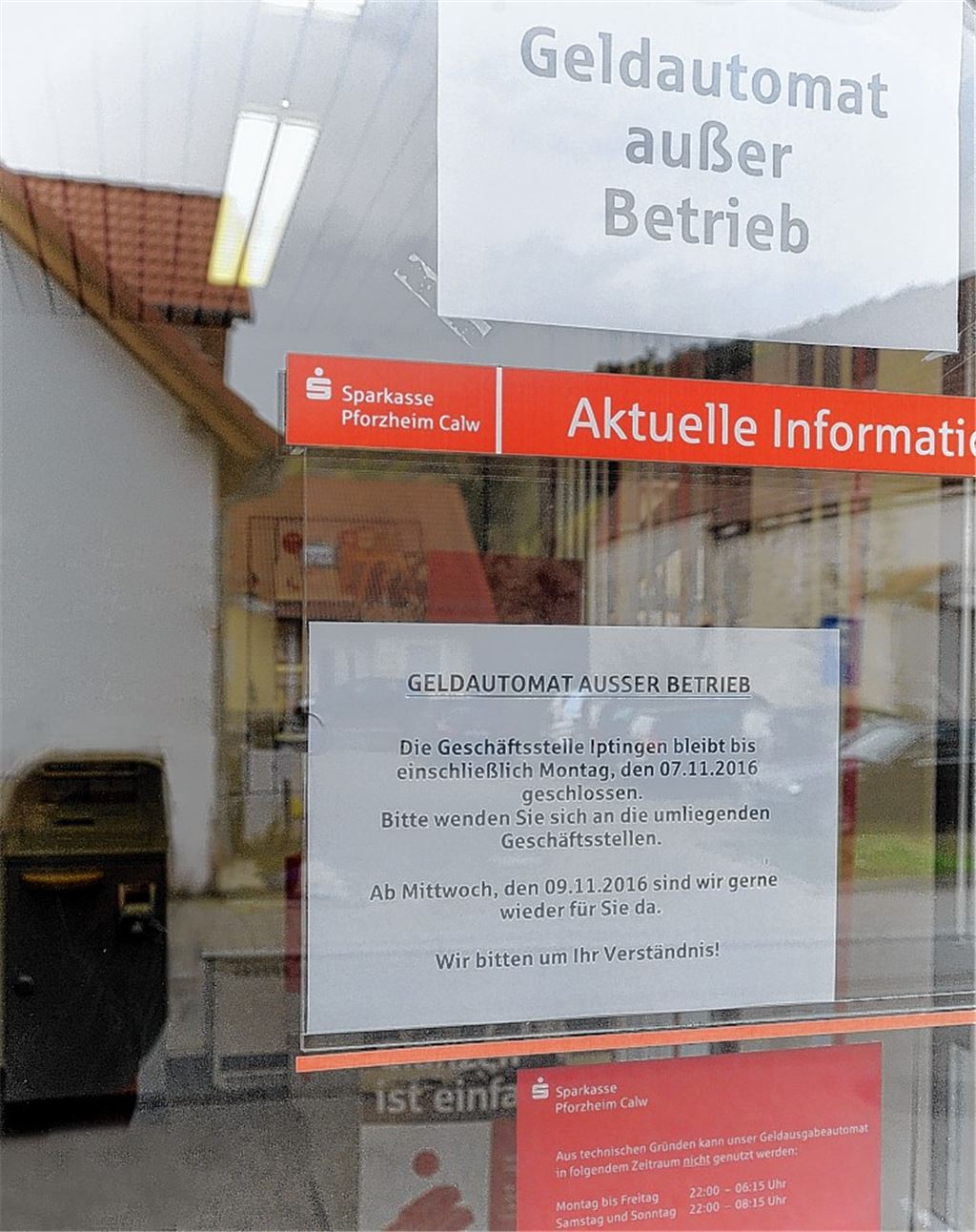 Dreister Raubzug in Iptingen: Täter reißen Bankomat aus der Halterung