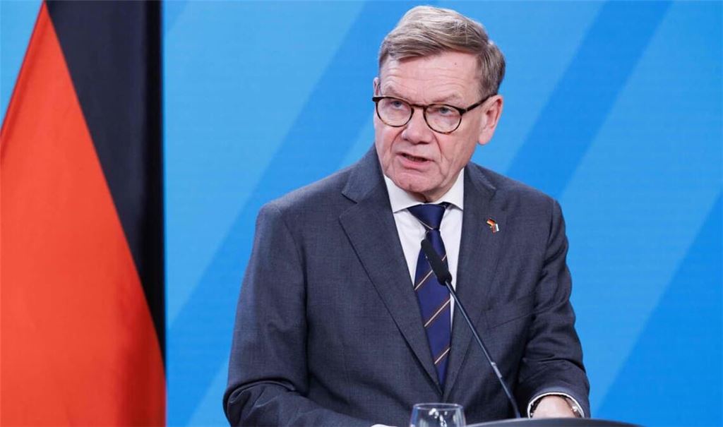 Außernminister Johann Wadephul (CDU). Das Auswärtige Amt rät Deutschen in Frankreich, Demonstrationen möglichst zu meiden (Archivfoto).