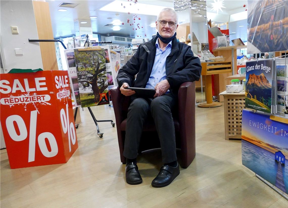 Ausverkauf: Hansgerd Gengenbach in der christlichen Buchhandlung in Pforzheim.Roth