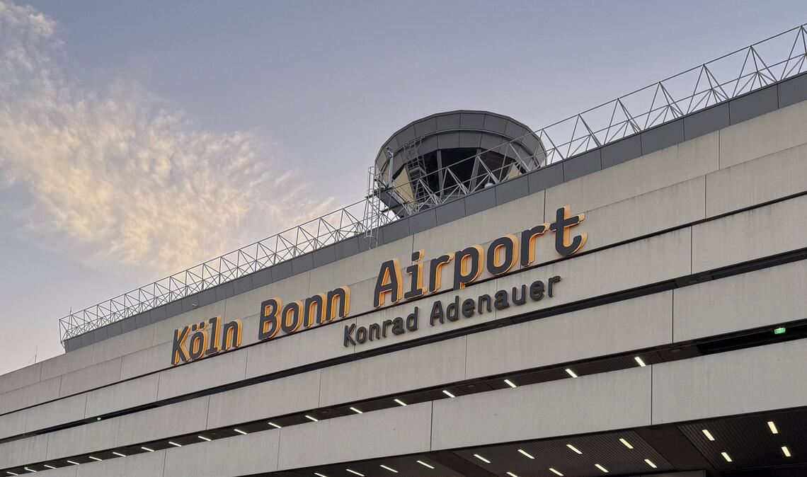 Aut dem Flughafen Köln/Bonn ist der Flugbetrieb momentan eingestellt. (Archivbild)