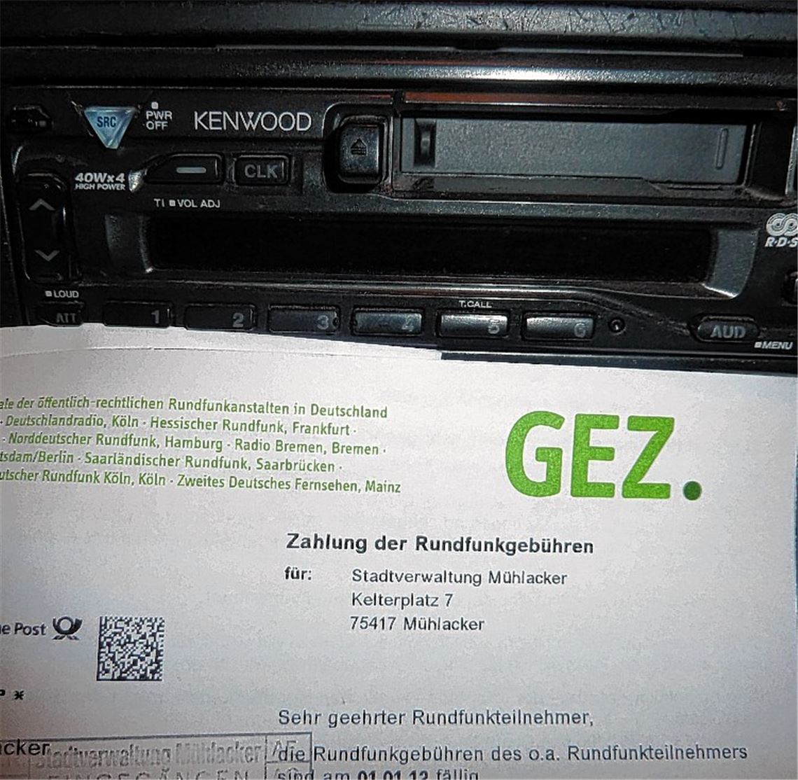 Autoradio im Dienstfahrzeug: Die Stadt Mühlacker bekommt Post von der GEZ.