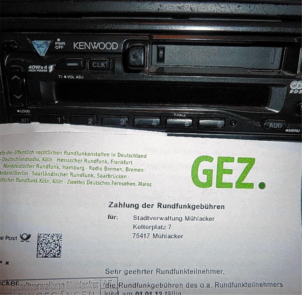 Autoradio im Dienstfahrzeug: Die Stadt Mühlacker bekommt Post von der GEZ.
