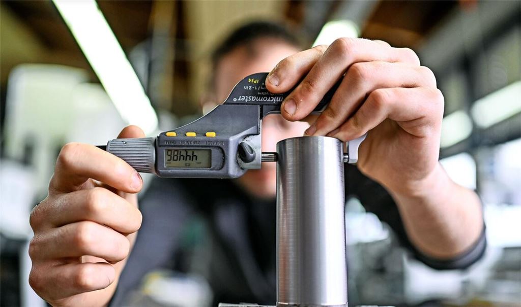 Azubi im Metall-Handwerk: Zum Ausbildungsstart im September beginnen in der Region Stuttgart 3446 junge Menschen eine Handwerkslehre.