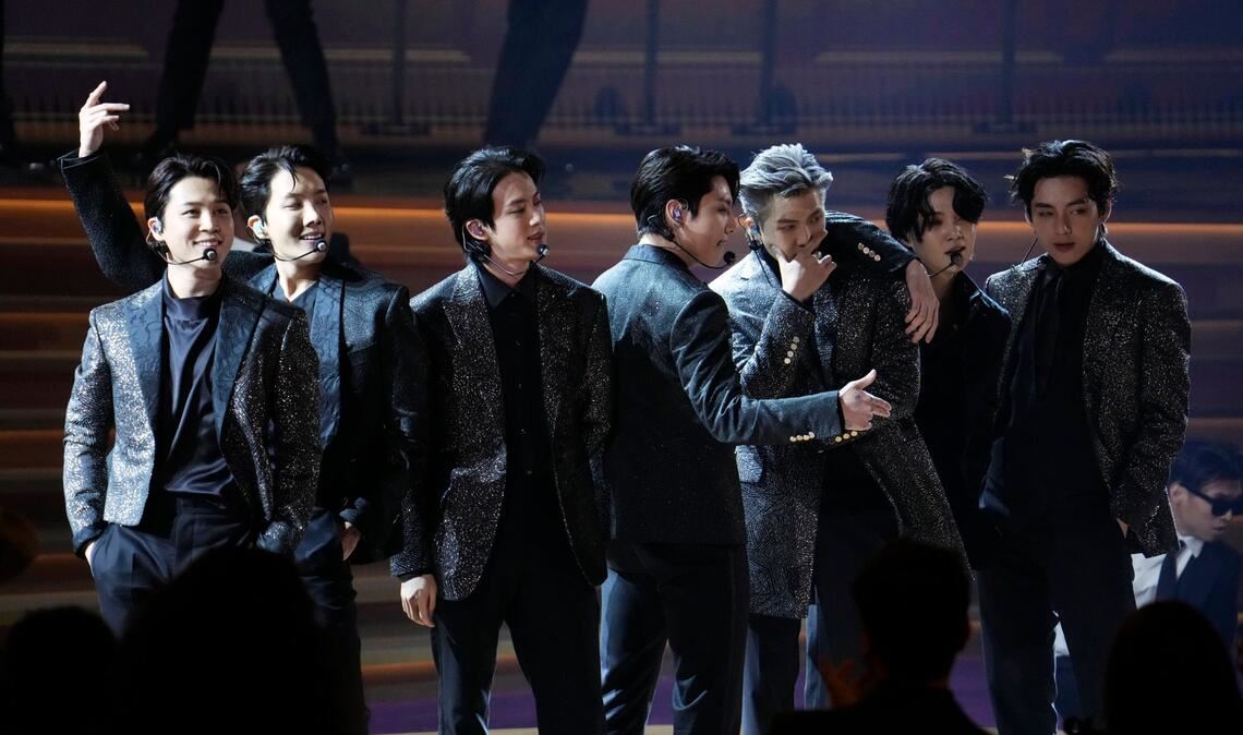 BTS 2022 bei den 64th Annual Grammy Awards in Las Vegas.