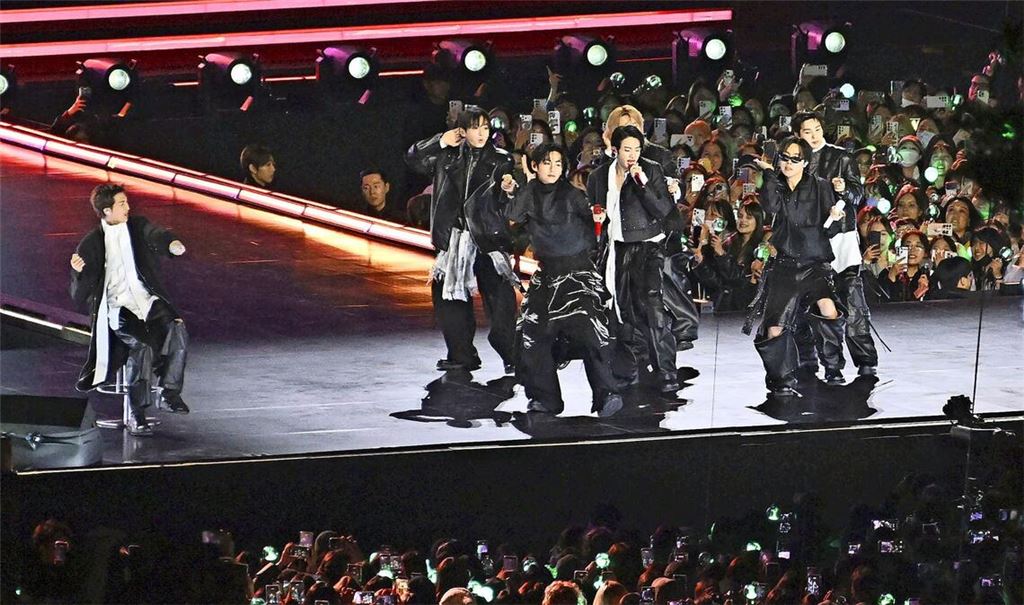 BTS  endlich wieder auf der Bühne: Das Comeback-Konzert im  Gwanghwamun Square in Seoul am 21. März.