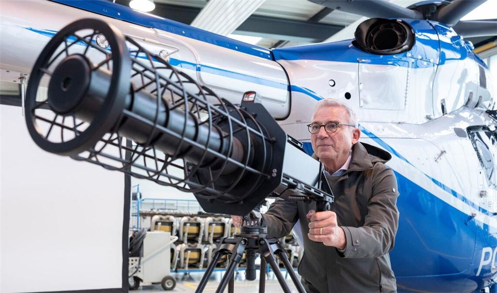 Baden-Württembergs Innenminister Thomas Strobl (CDU) stellt seine Vorstellung von Drohnenabwehr vor: in der Ukraine ungeeignet.