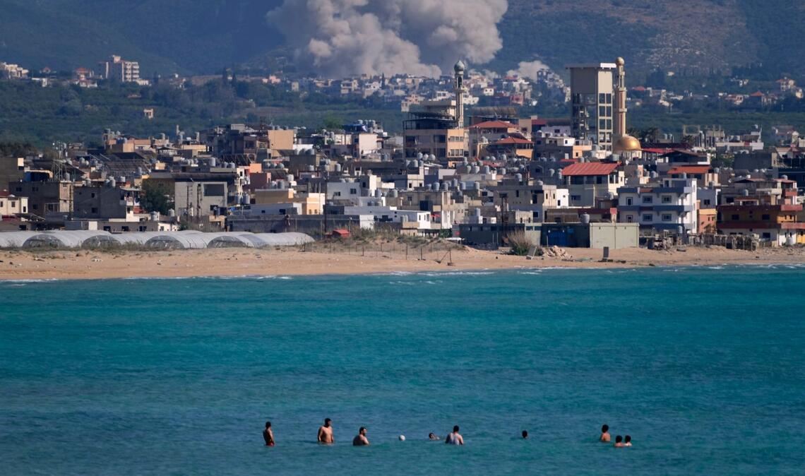 Baden während israelischenLuftangriffen