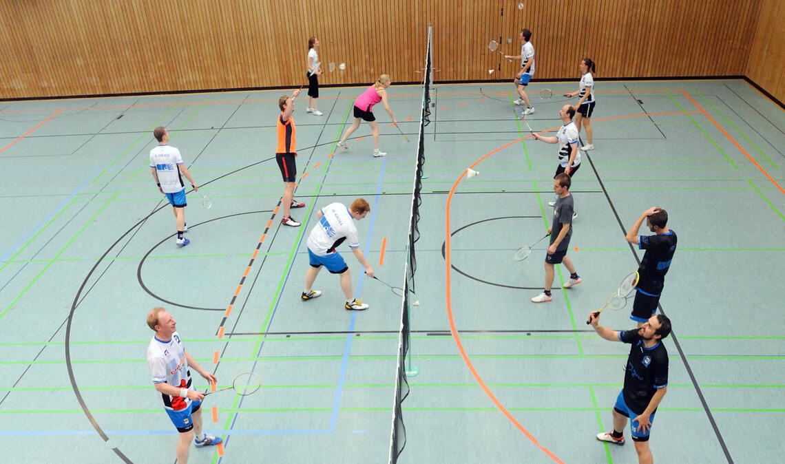 Badminton-Training in der Kerschensteiner-Sporthalle der Berufsschule. Foto: Archiv