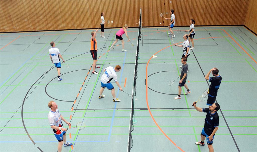 Badminton-Training in der Kerschensteiner-Sporthalle der Berufsschule. Foto: Archiv
