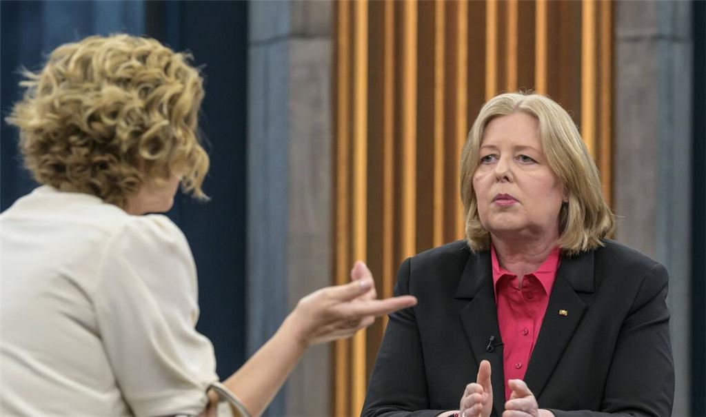 Bärbel Bas (SPD), Bundesministerin für Arbeit und Soziales, zu Gast bei - Caren Miosga.
