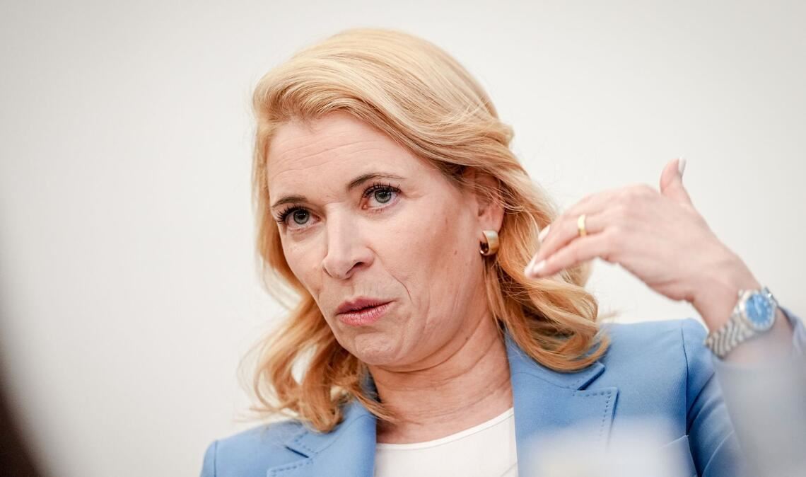 Bahnchefin Evelyn Palla warnt vor unerwünschten Folgen von Wettbewerb im Fernverkehr. (Archivbild)