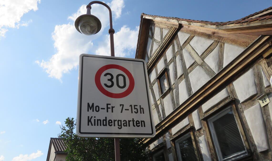 Bald gilt 30 auf dem größten Teil der Hauptstraße in Kleinvillars und nicht nur tagsüber vor dem Kindergarten. Foto: Archiv Becker