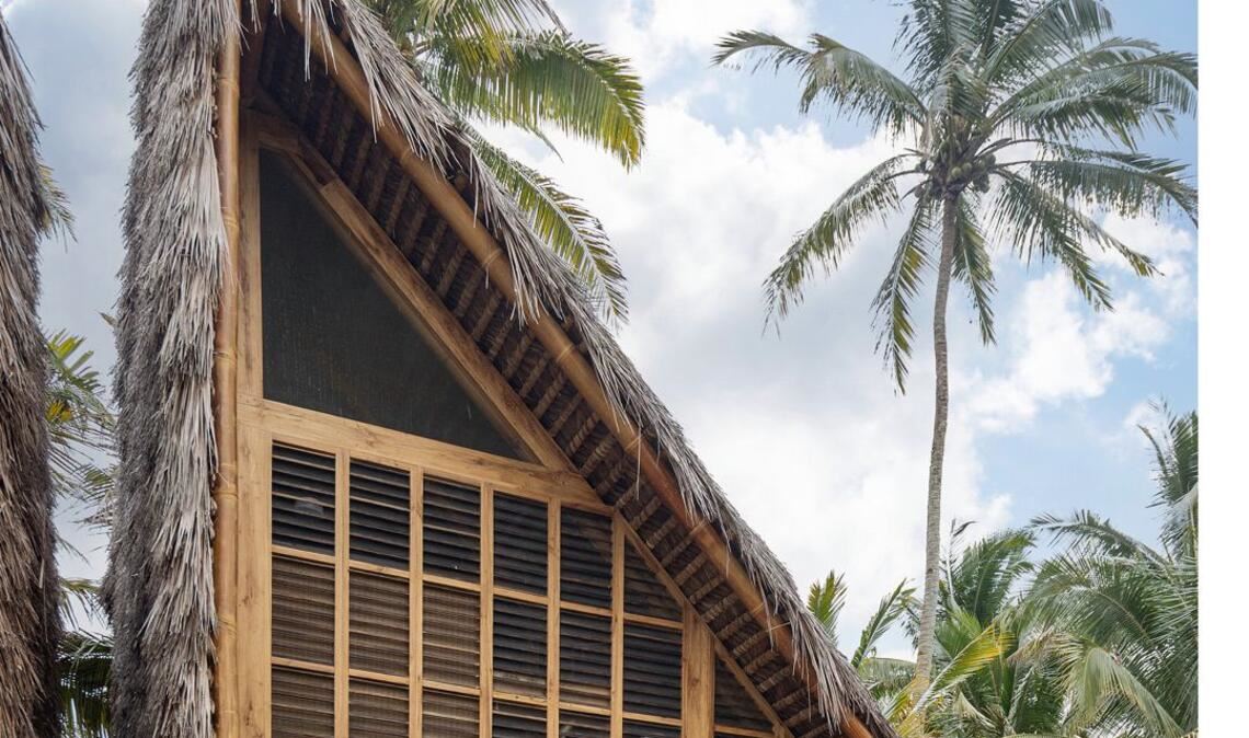 Bambus und Stroh: Rama Estudio, Toquilla Houses, Portete Island, Esmeraldas, Equador, 2021. Im Buch auf Seite 373.