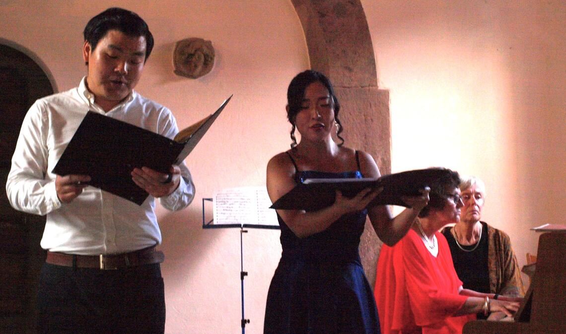 Bass Liangliang Zhao und Sopranistin Yukari Fukui brillieren in einem Duett aus dem Oratorium „Die Schöpfung“ von Joseph Haydn. Fotos: Filitz