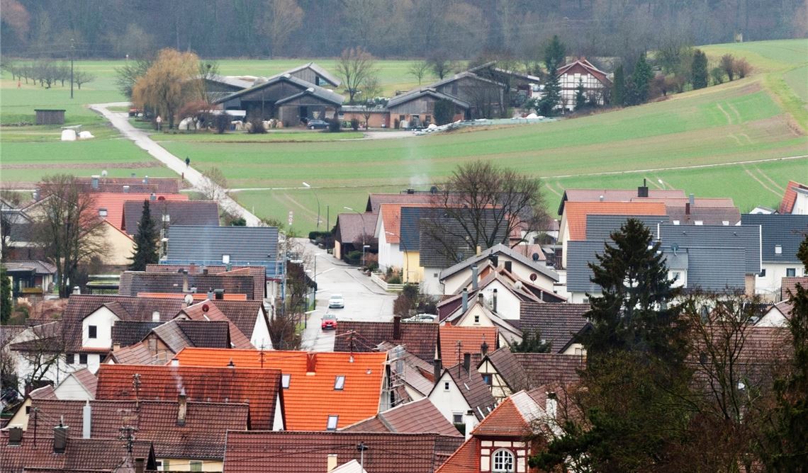 Landwirt: Gemeinderat strebt Lösung an Bauernhof am Ortsrand des idyllischen Mühlacker Stadtteils Mühlhausen. Foto: Fotomoment