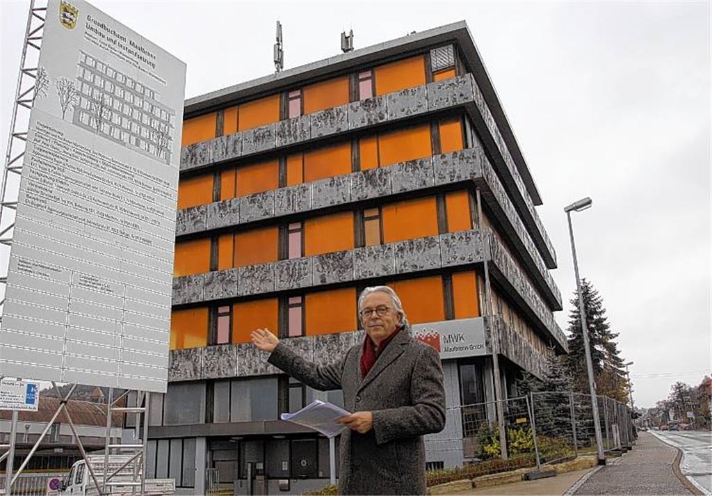Baumaßnahme mit ehrgeizigem Zeitplan: Bereits im Frühjahr 2013 sollen die 100 Bediensteten des neuen Staatlichen Grundbuchamts an der Frankfurter Straße in Maulbronn ihre Arbeit aufnehmen. Dort stehen insgesamt 2030 Quadratmeter Nutzfläche zur Verfügung. 