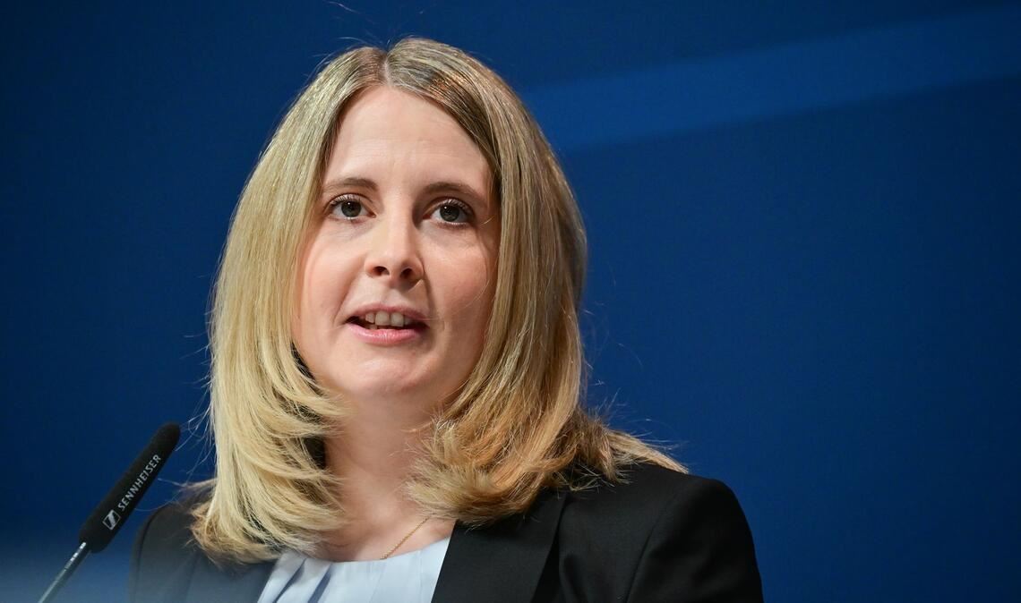 Bauministerin Verena Hubertz will Bauen leichter und billiger machen (Archivbild)