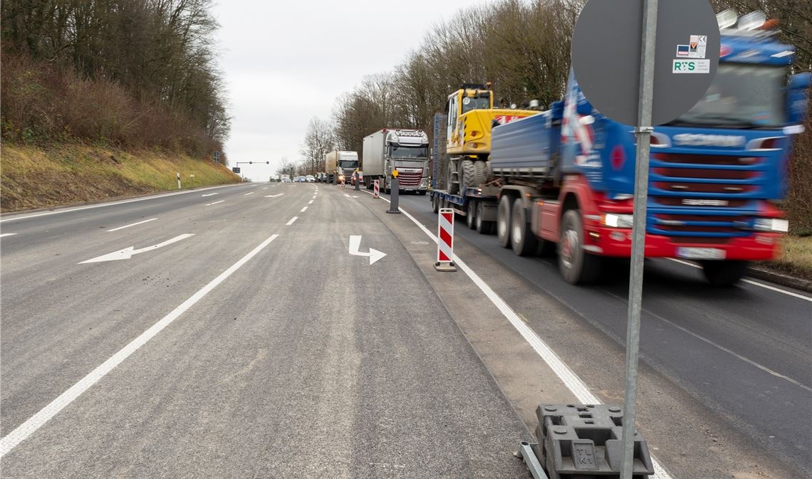 Baustelle auf der B35 zwischen Knittlingen und Lienzingen wird geräumt.  Foto: Fotomoment