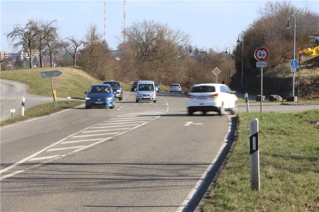 911_0008_72786_lh_Fahrbahnteiler_Stoeckach_2_