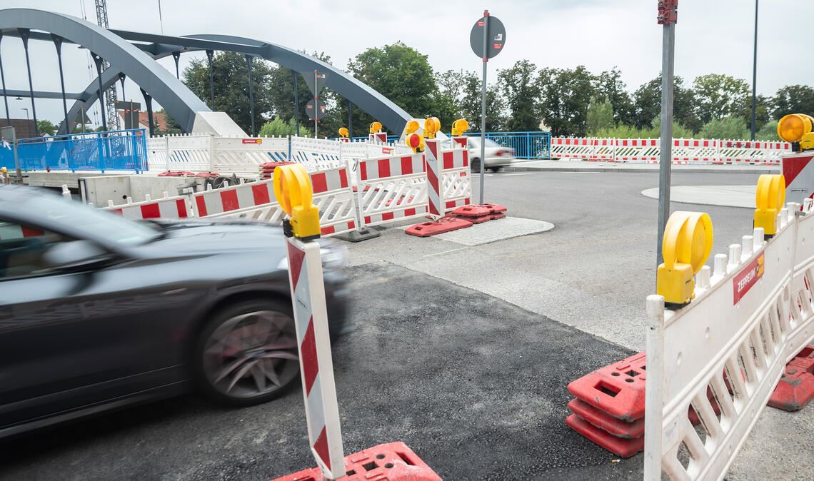 Baustellenabsicherung ist Teil des Problems. Auf diese kann jedoch nicht verzichtet werden. Foto: Fotomoment
