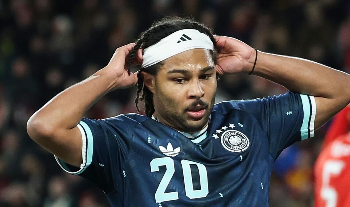 Bayern-Spieler Serge Gnabry fällt wegen seiner Adduktorenverletzung für die WM 2026 aus (Archivfoto).