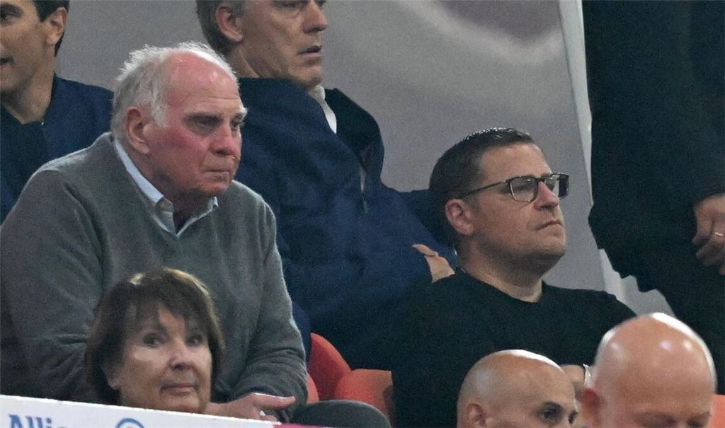 Bayerns Ehrenpräsident Uli Hoeneß (links) und Sportvorstand Max Eberl