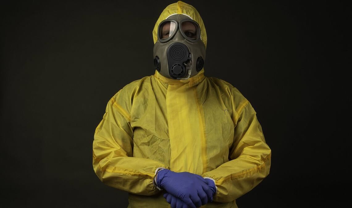 Be prepared! Vielleicht ist eine solche Schutzausrüstung mit Gasmaske und Schutzanzug etwas übertrieben. Wichtiger sind ausreichende Notfallvorräte für den Katastrophenfall.