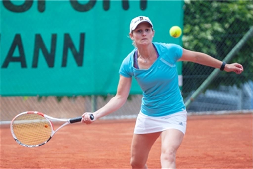 Beatrice Brantsch vom TC Rot-Weiß Lomersheim beim LK-Turnier. Foto: Fotomoment
