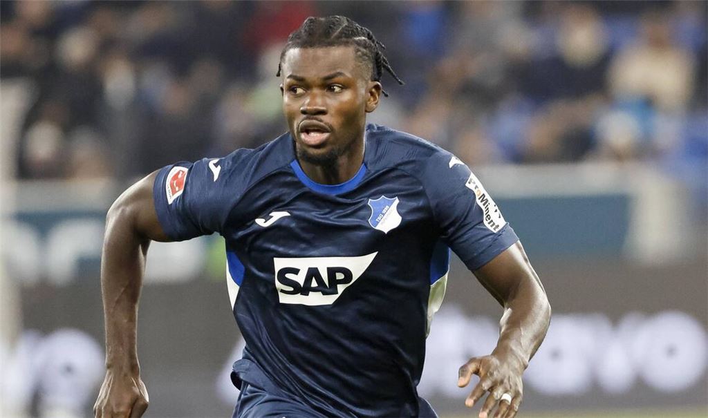 Bebou hat einen schweren Schicksalsschlag zu verkraften und trauert um sein Kind. 