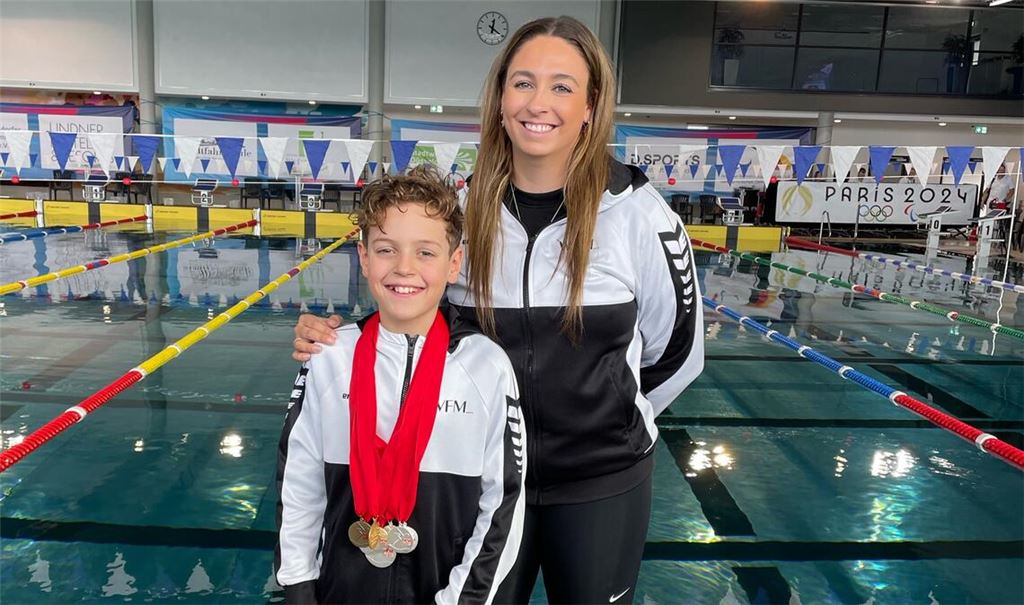 Beeindruckende Ausbeute: Eneas Polonius Gil mit Trainerin Leonie Haase. Foto: privat