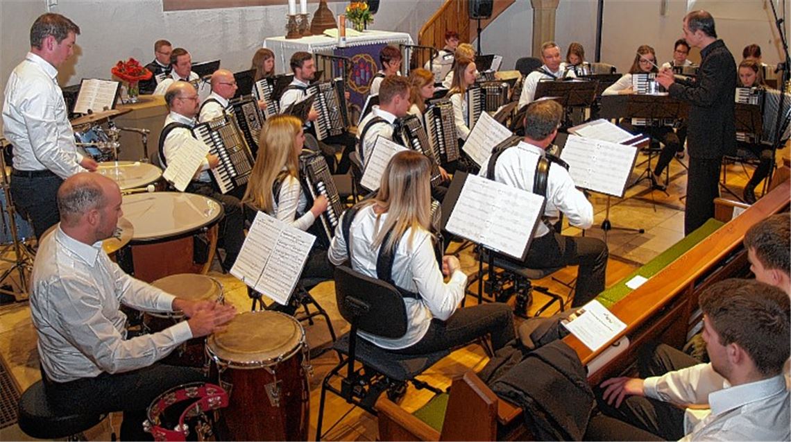 Harmonika-Spielring zeigt seine Klasse