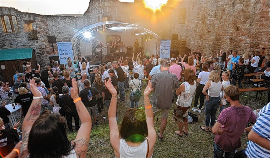 80er-Jahre-Songs vor historischer Kulisse