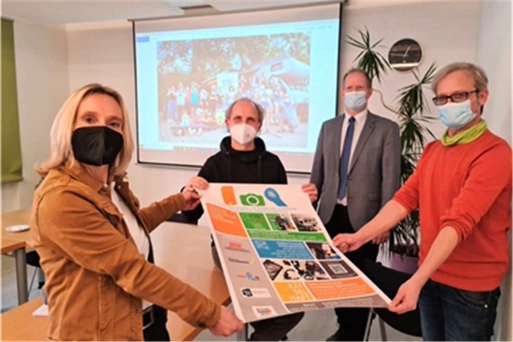 Begeistert vom Nordschwarzwald-Song: Monika Schweickert, Roland Bliesener, Regionalverbandsdirektor Matthias Proske und Robin Schneider (v.li.). Foto: Peche