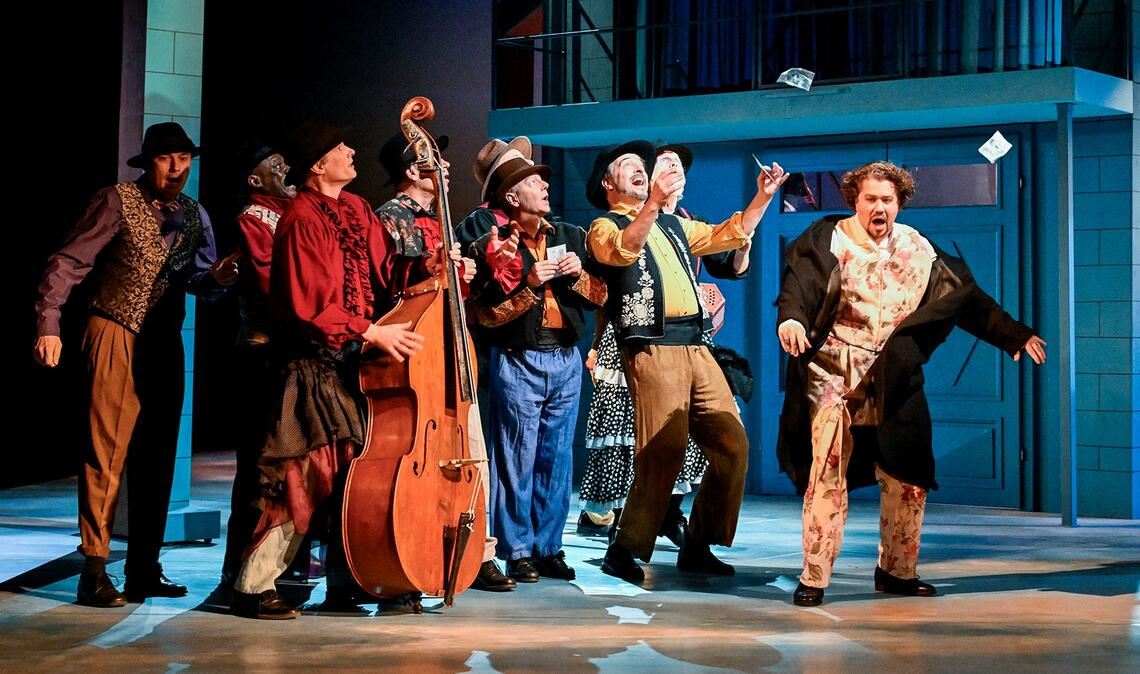 Begeisterung, Leidenschaft, Verwunderung und Ehrfurcht prägen die erste Aufführung der Oper auf der Pforzheimer Bühne. Foto: Theater Pforzheim/Tobias Metz