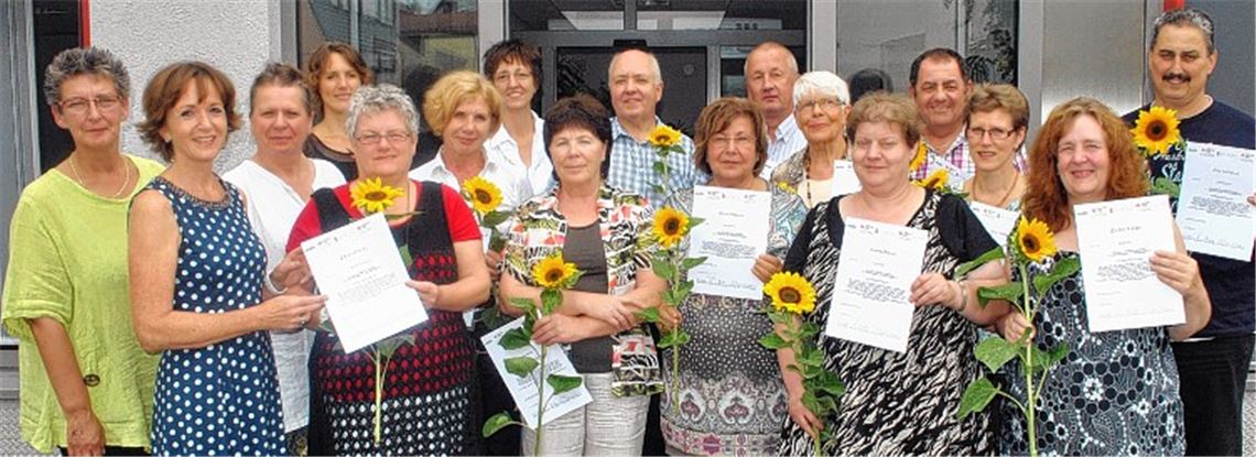 Begleiter für Senioren im Alltag: 13 Helfer bekommen ihre Qualifizierungsurkunden überreicht.