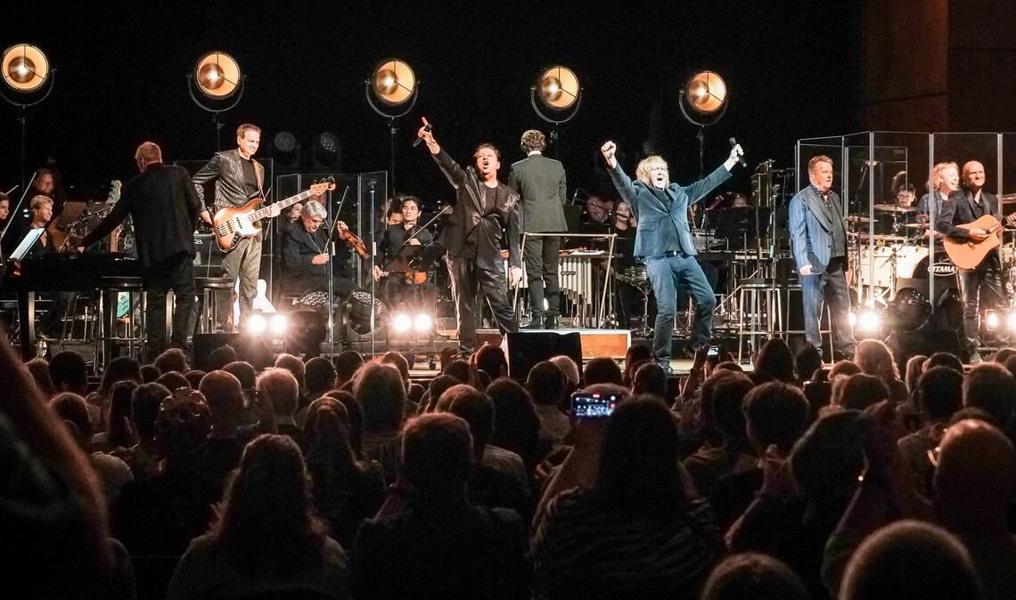 Begleitet von der Thüringen Philharmonie Gotha-Eisenach feierten Die Prinzen in der Stuttgarter Liederhalle eine viel bejubelte Party.
