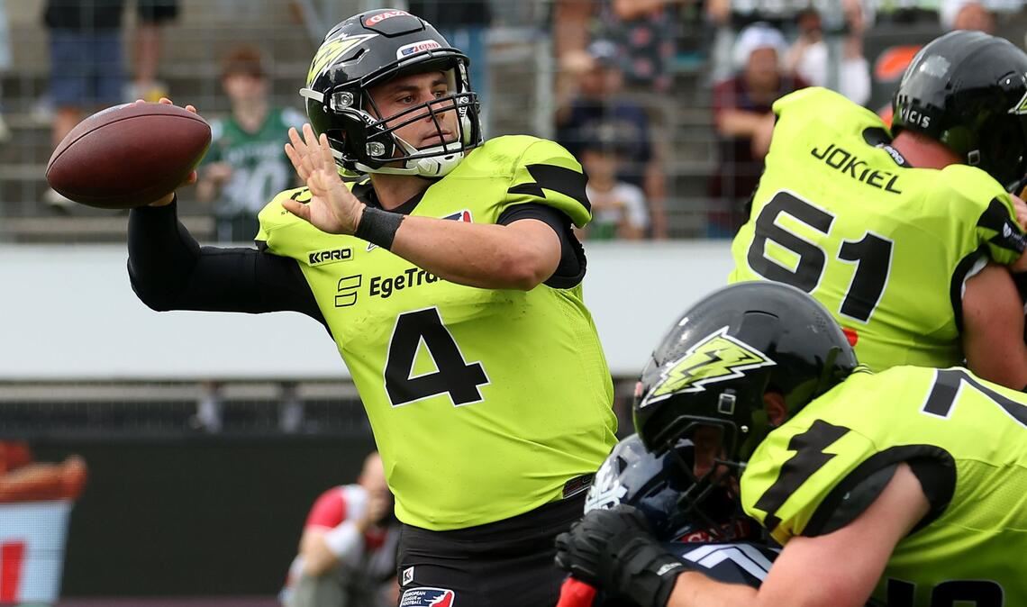 Behält im Trubel des Spiels meist den Überblick: Quarterback Reilly Hennessey von Stuttgart Surge.