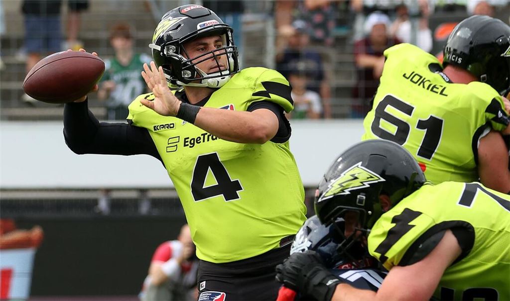 Behält im Trubel des Spiels meist den Überblick: Quarterback Reilly Hennessey von Stuttgart Surge.