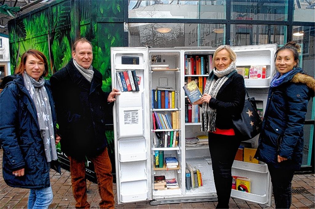 Bücher-Kühlschrank zieht Leseratten an