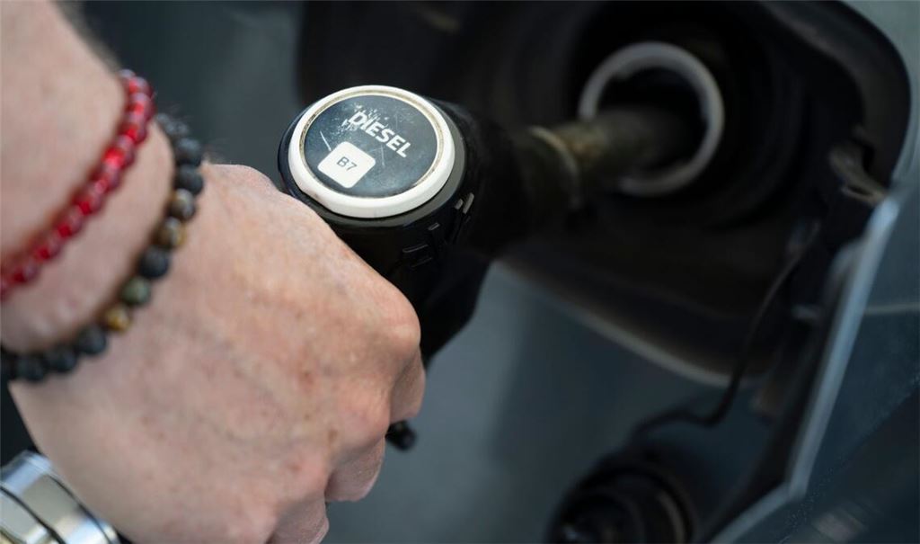 Bei Diesel sieht das Ifo eine deutliche Lücke in der Weitergabe des Tankrabatts. (Symbolbild)
