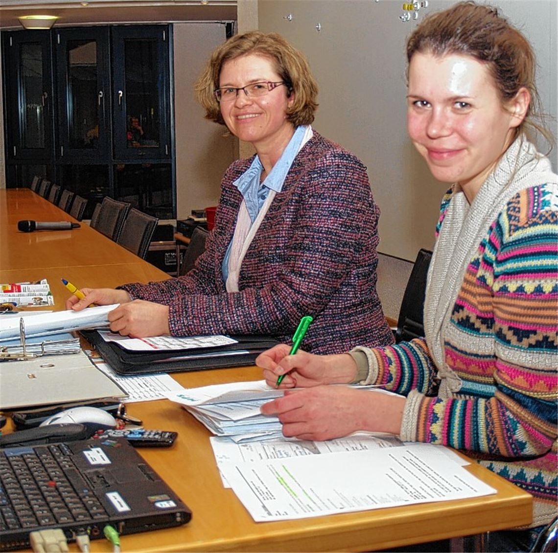 Bei Dominique Seifert und Anette Popp (li.) laufen die Fäden zusammen.