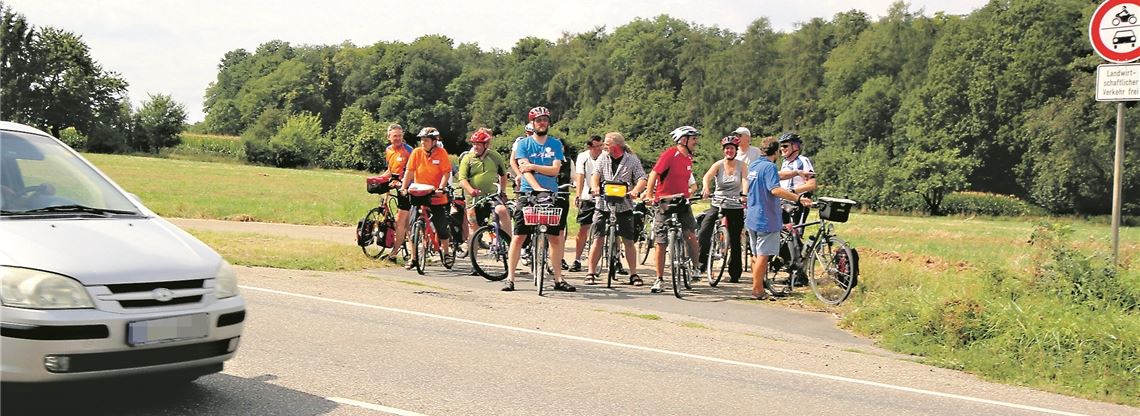 Bei Exkursionen überprüft von Zeit zu Zeit der ADFC die Radwege-Situation rund um Mühlacker, so wie hier im Osten der Stadt Richtung Illingen.ADFC